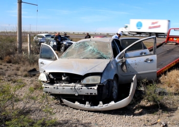 Vuelca sobre la carretera 57