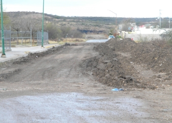 Dejan a medias pavimentación de calle de Hacienda la Luna