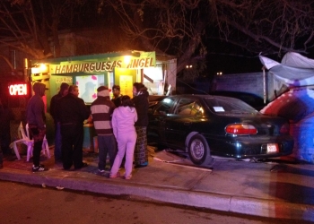 Se impacta conta un puesto de hamburguesas
