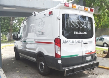 Guardia del ISSSTE se roba ambulancia