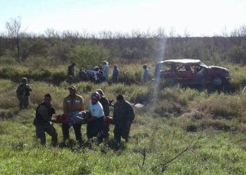 Familia sufre accidente en carretera, una persona muerta y seis heridos