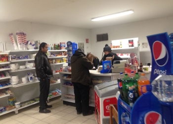 Navaja en mano atraca depósito