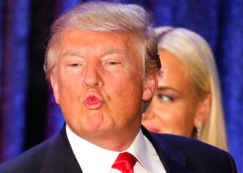 Trump renuncia a todos sus cargos empresariales