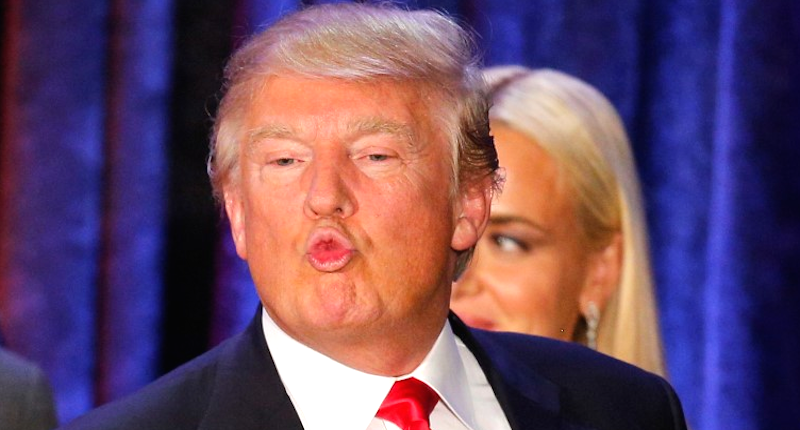 Trump renuncia a todos sus cargos empresariales