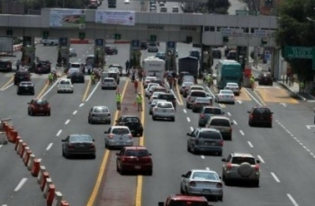 Gobierno federal advierte que revocará permisos a transportistas por bloqueos