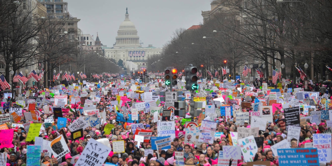 Miles de mujeres protestan en contra de Donald Trump