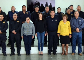 Reconoce alcaldesa de Nava la labor de los policías en su día