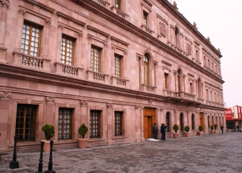 Piden licencia funcionarios estatales