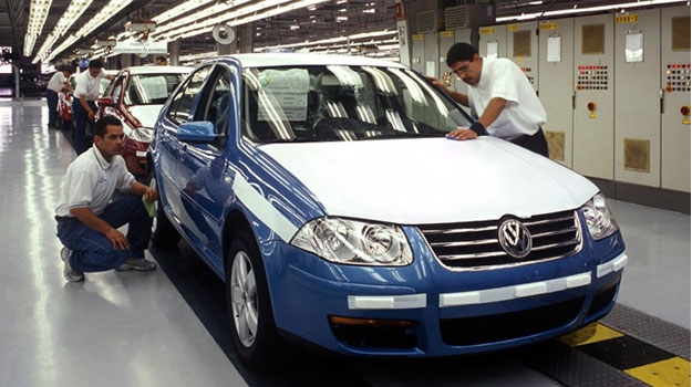 Inversiones de automotrices permanecerán en México pese a amenazas de Trump