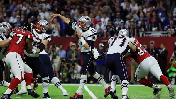 Falcons se impone a Patriots en la primera mitad del Super Bowl