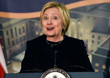 Hillary Clinton se burla de tuit de Trump