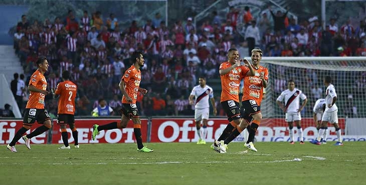 Vibrante reacción de Jaguares para vencer a Chivas