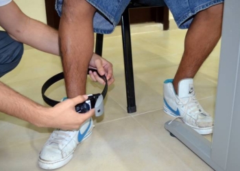 Adolescente homicida portará brazalete electrónico