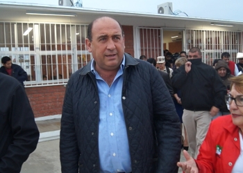 Gobernador de Coahuila visita primaria en Piedras Negras