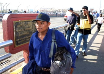 Estados Unidos regresa al día entre 400 y 500 migrantes mexicanos