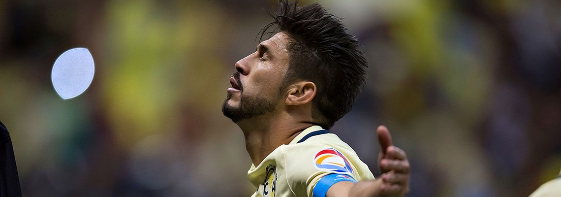 Oribe Peralta jugador del Clásico Joven