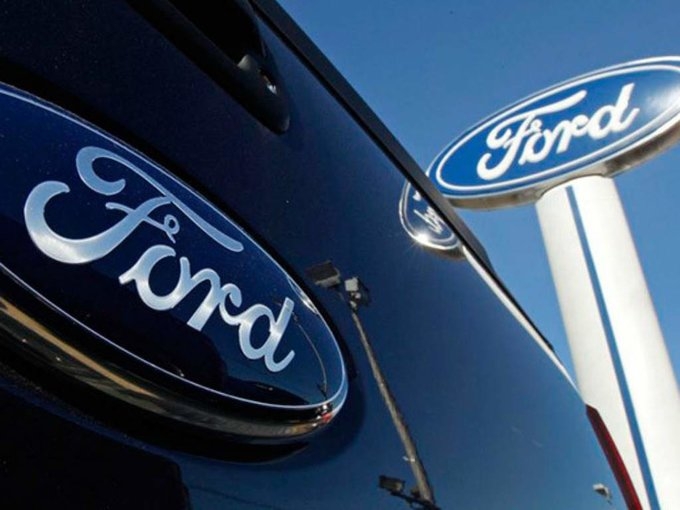 Ford se le voltea a Donald Trump por veto a musulmanes