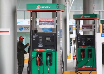 Hacienda analiza congelar el precio de la gasolina