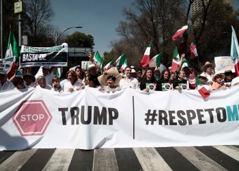 Marchan en contra de Donald Trump en CDMX