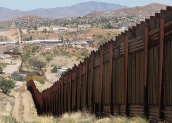 Promete Trump que costo del muro bajará