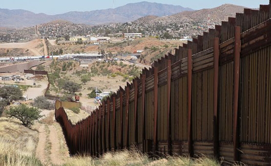 Promete Trump que costo del muro bajará