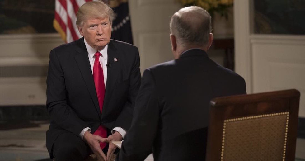 Trump desmiente a Los Pinos: sí habló con Peña sobre el envío de tropas a México