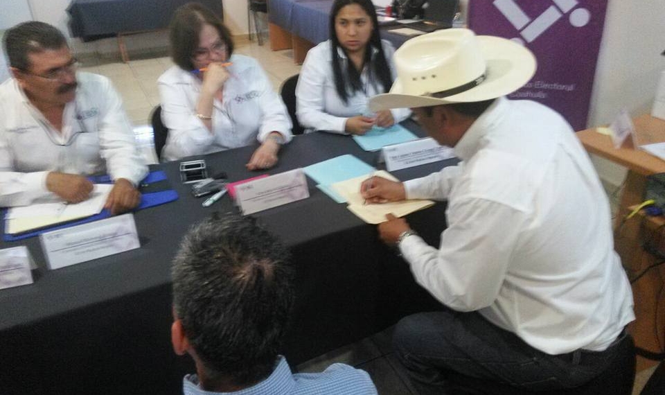 Roberto Pizarro se registra como candidato por el partido Movimiento Ciudadano