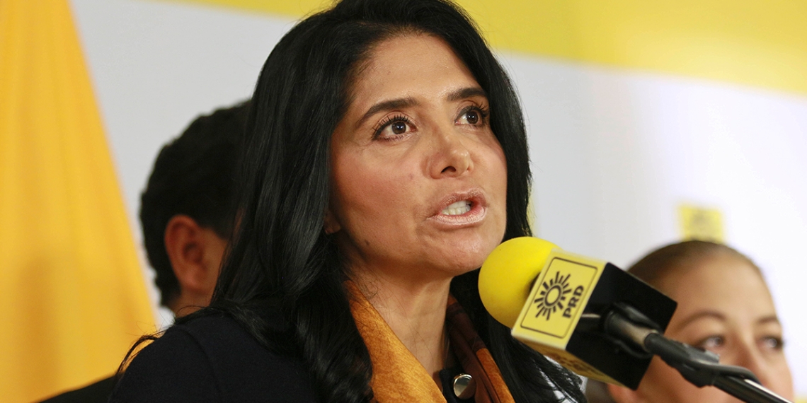 Barrales solicita su reincorporación como senadora