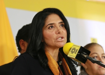 Barrales solicita su reincorporación como senadora