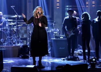 Adele retira la pirotecnia de uno de sus shows en Australia