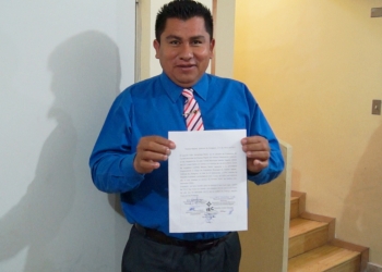 Lorenzo Menera entrega firmas ante el Comité Electoral Municipal