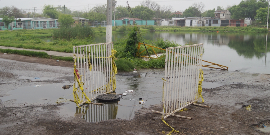 Presentan problemas en el drenaje residentes de la colonia Lázaro Cárdenas