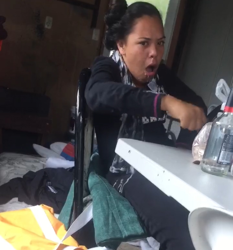 En poco más de un día, el video ha registrado más de 1.8 millones de reproducciones y ha obtenido tanto comentarios positivos como críticas, por exponer a su hermana. (Fotografía: captura de video)