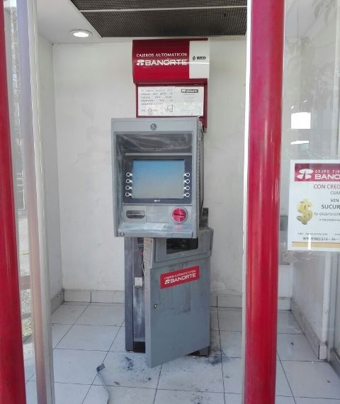Dañan cajero automático