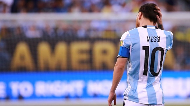 Messi, suspendido por cuatro partidos de su selección
