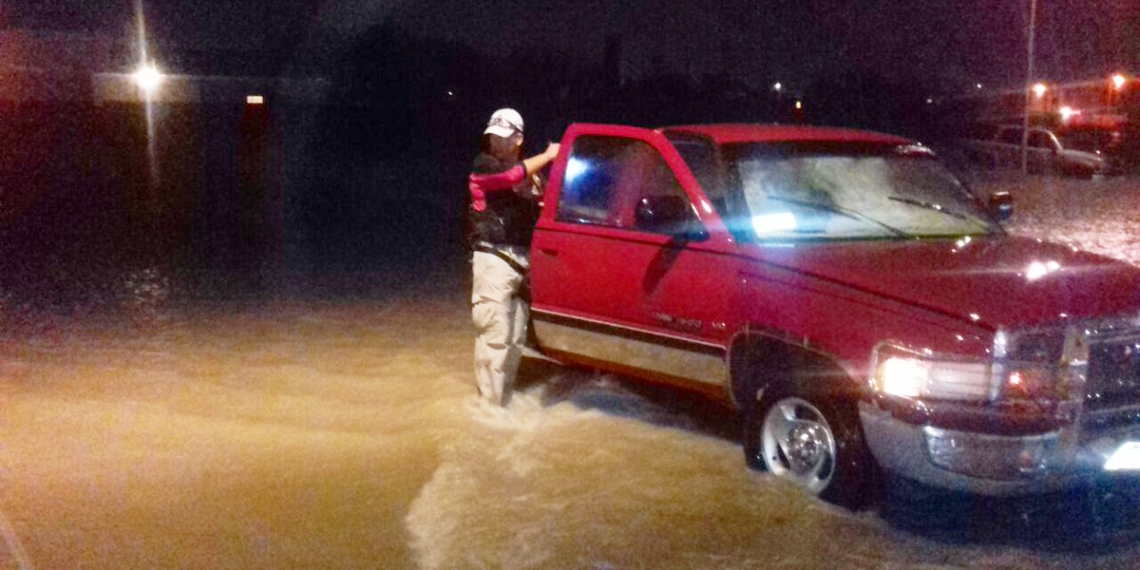 Se registran inundaciones en Acuña por fuerte lluvia