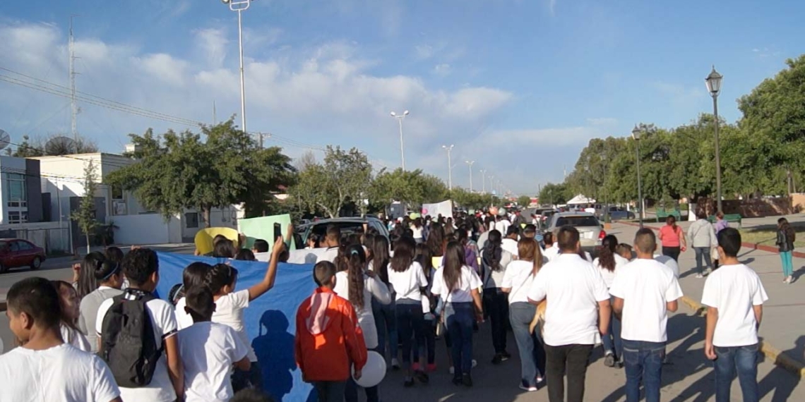 Jóvenes de la Secundaria 84 realizan marcha por el Día Mundial de la Tierra