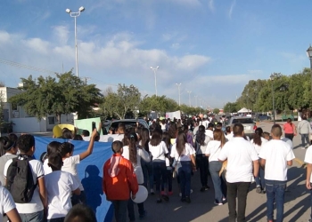 Jóvenes de la Secundaria 84 realizan marcha por el Día Mundial de la Tierra