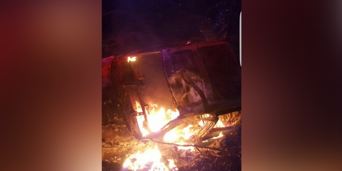 Arde pick up en El Moral
