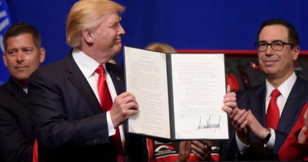Trump endurece el proceso para obtener visa de trabajo