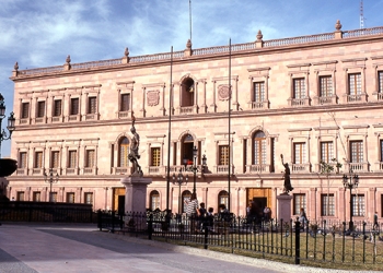 Suspenden difusión y propaganda del Gobierno del estado