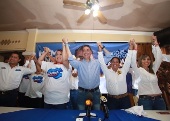 Candidatas y regidores del PRD y PT se unen a Memo Anaya