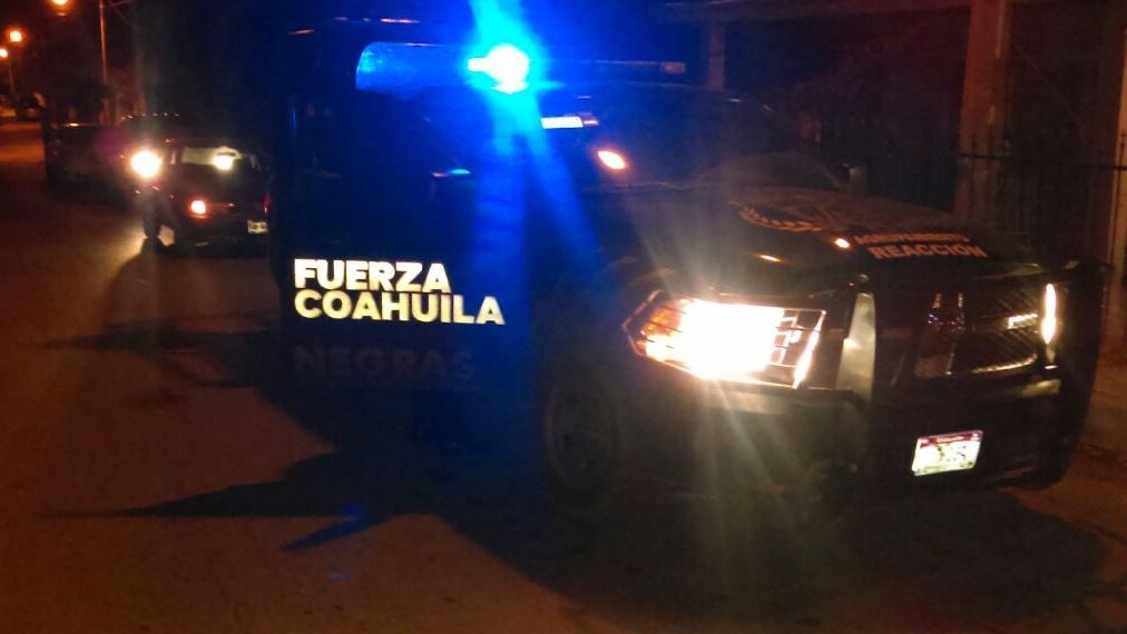 Golpean a taxista con un bate