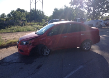 Golpean a taxista con un bate
