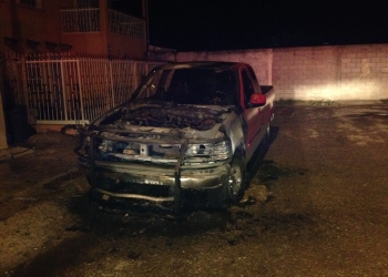Se incendia pick up en el fraccionamiento Deportivo
