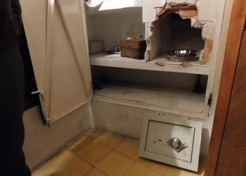 Ladrones abren caja fuerte y roban objetos de valor