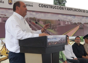 Rubén Moreira visita escuela primaria y pone en marcha ampliación del Puente Internacional II