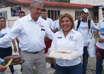 Lariza Montiel celebra su cumpleaños recorriendo las calles de Piedras Negras