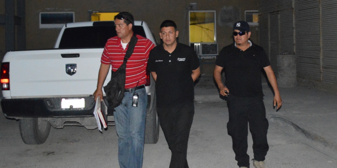Ebrio conductor provoca aparatoso choque