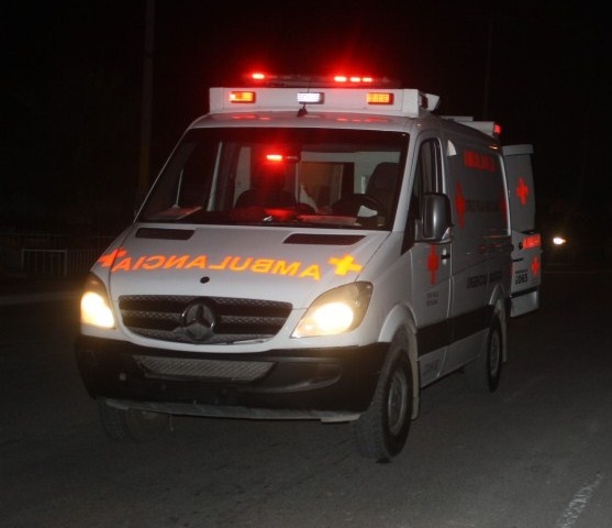 Golpean a taxista con un bate